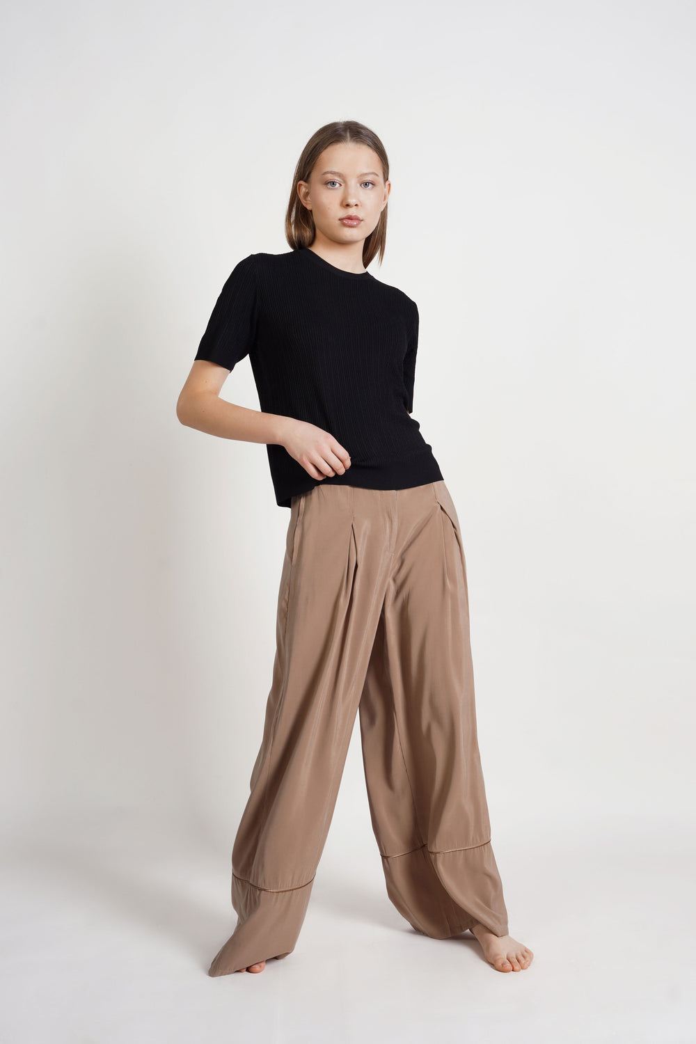 Mid-rise wide-leg trousers with darts