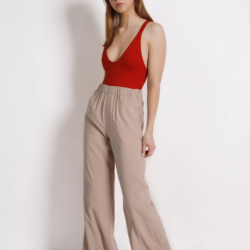 
                  
                    Straight-fit trousers with elasticated waistband
                  
                