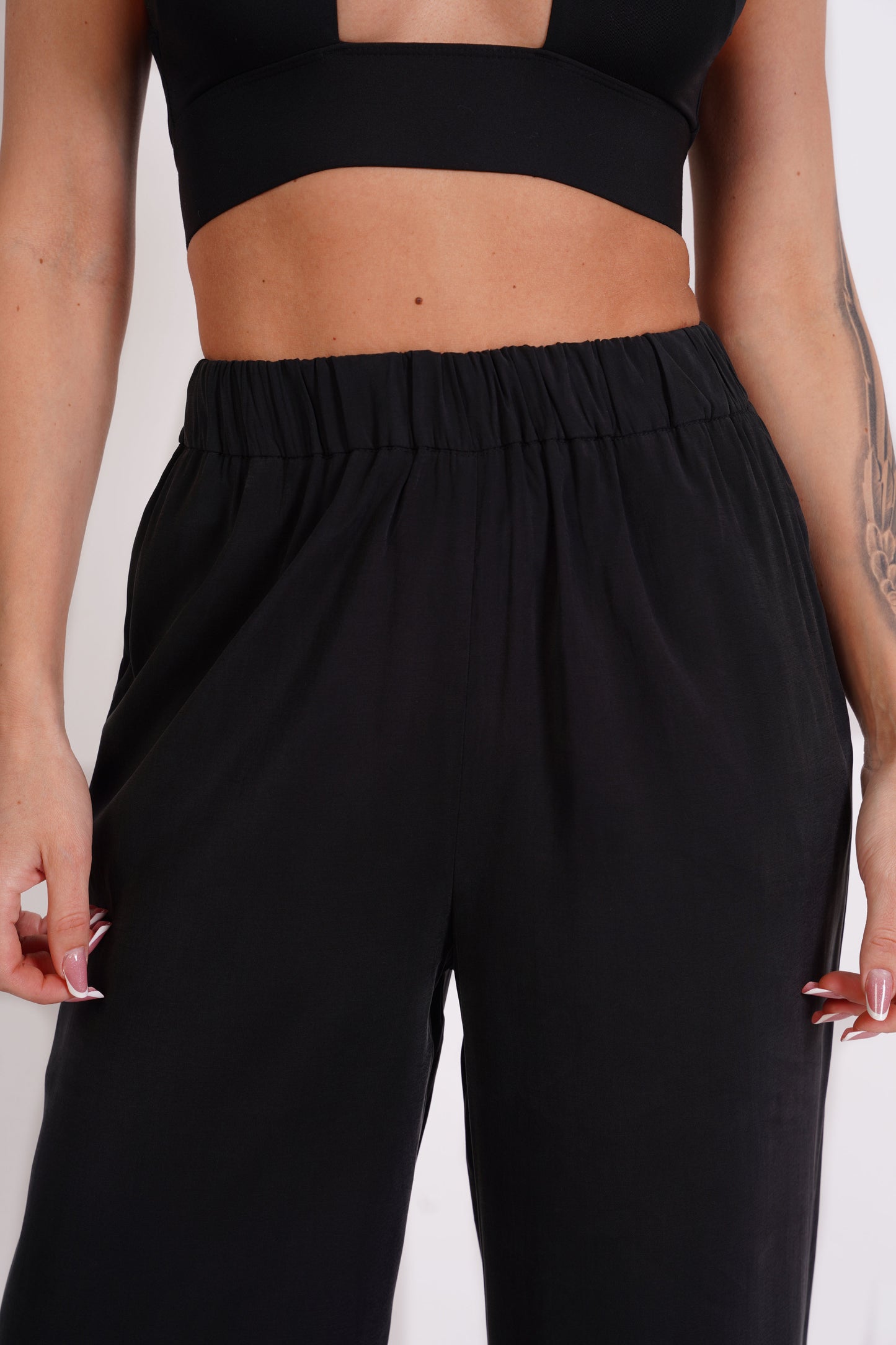 
                  
                    Straight-fit trousers with elasticated waistband
                  
                